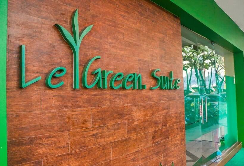 ホテル Legreen Suite Ratulangi