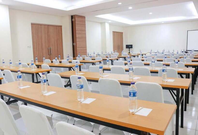 ホテル Legreen Suite Ratulangi