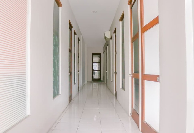ホテル Legreen Suite Ratulangi
