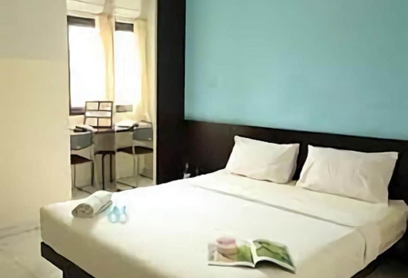 ホテル Legreen Suite Ratulangi