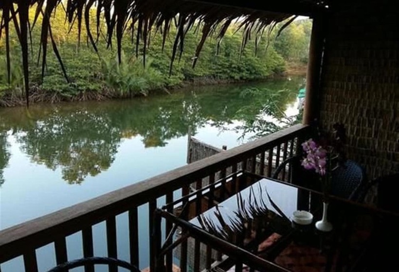 Отель Mangroves & More