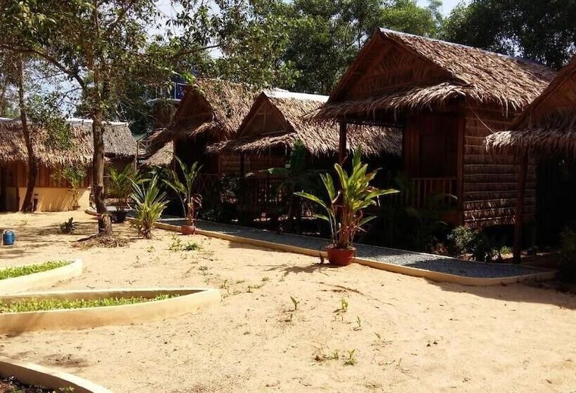 Отель Mangroves & More