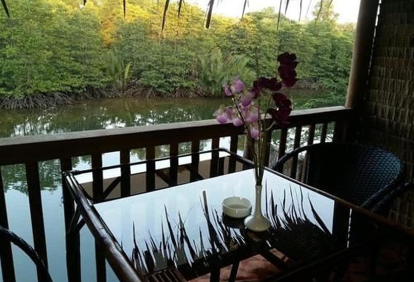 Отель Mangroves & More