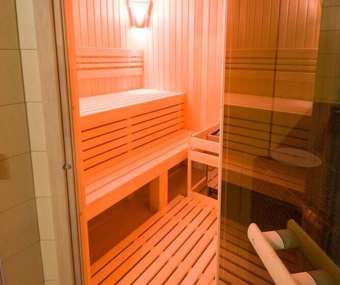 Отель Marton 20 Let Vlksm