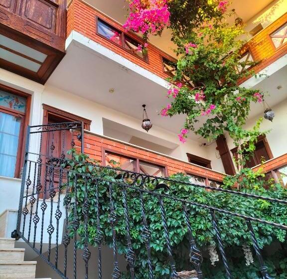 Отель Mary S House