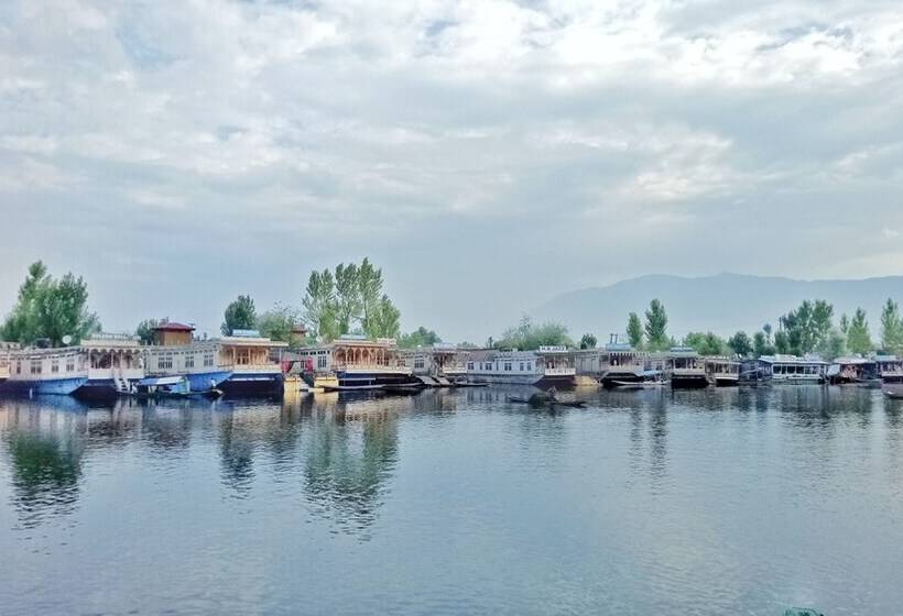 Hotel New Bul Bul Group Of Houseboats