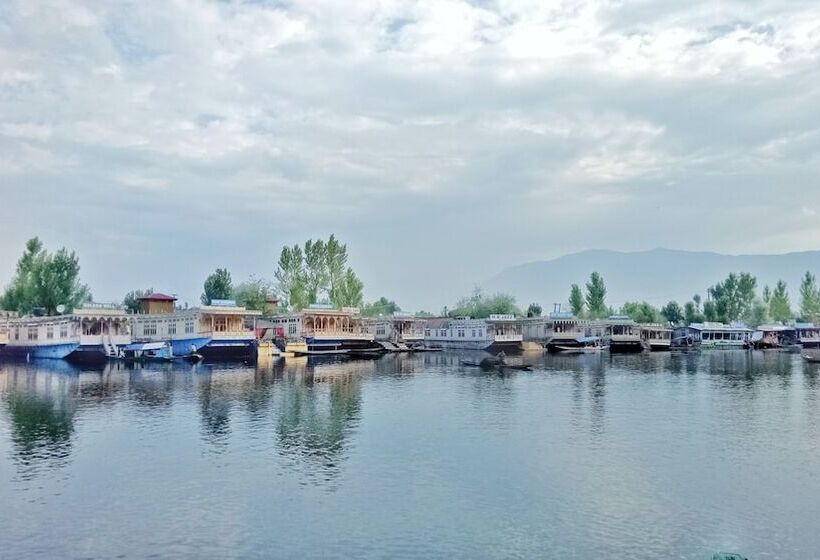 Hotel New Bul Bul Group Of Houseboats