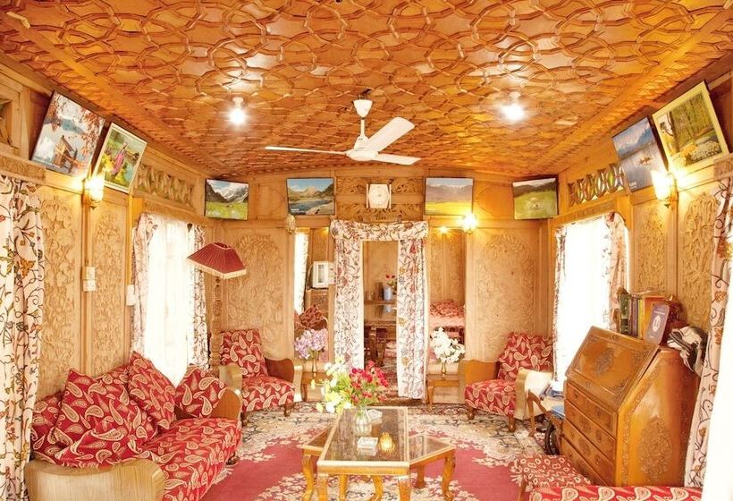 בית מלון כפרי New Bul Bul Group Of Houseboats