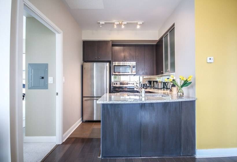 هتل Sarkar Suites Yorkville