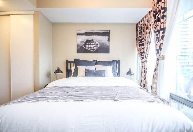 هتل Sarkar Suites Yorkville