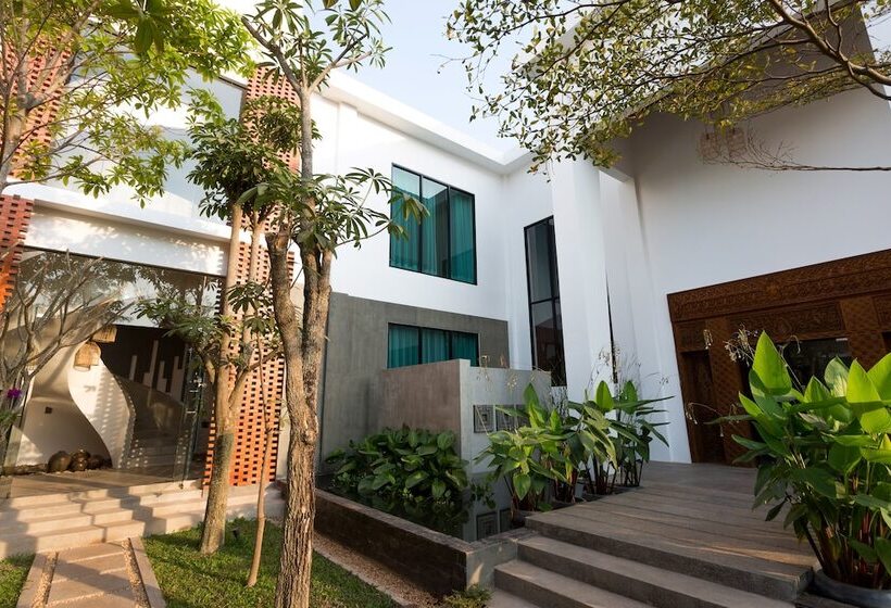 Отель Shintana Saya Residence