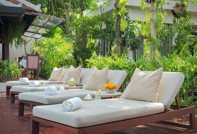 Отель Shintana Saya Residence