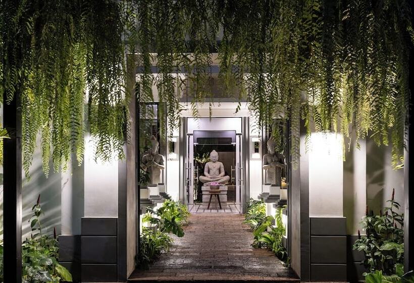 Отель Shintana Saya Residence