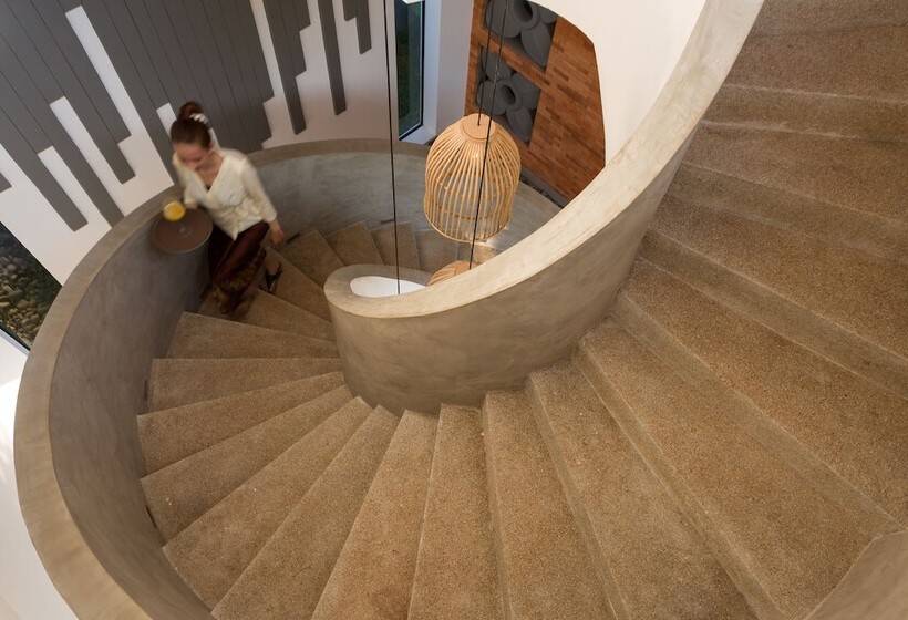 Отель Shintana Saya Residence