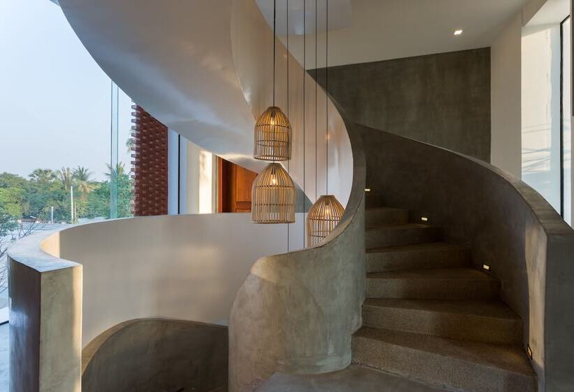 Отель Shintana Saya Residence