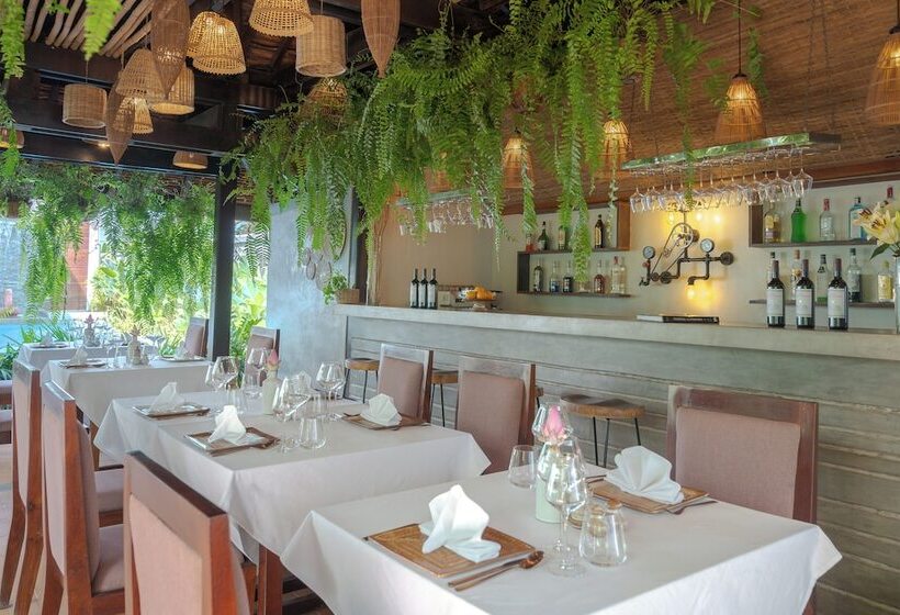 Отель Shintana Saya Residence