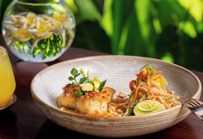 Отель Shintana Saya Residence