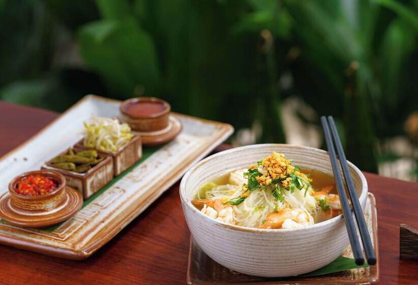 Отель Shintana Saya Residence