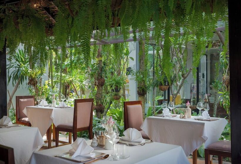 Отель Shintana Saya Residence