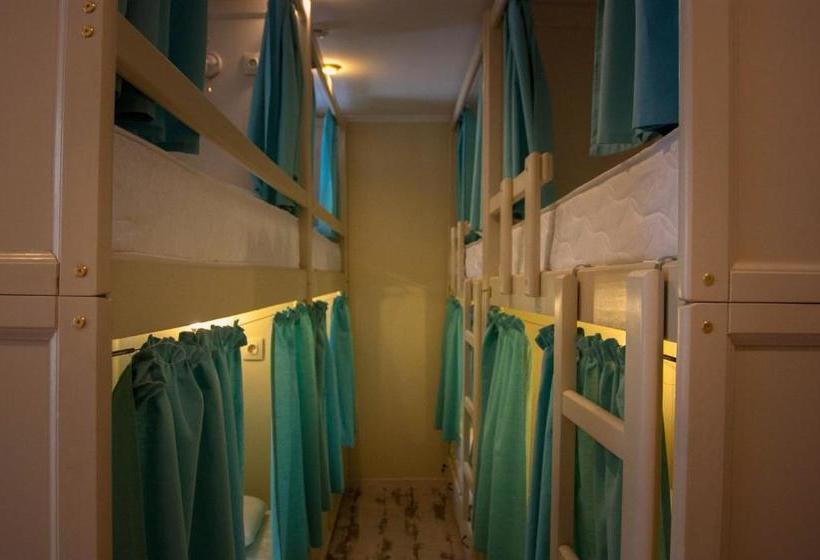 Nereus Hostel Near Kremlin