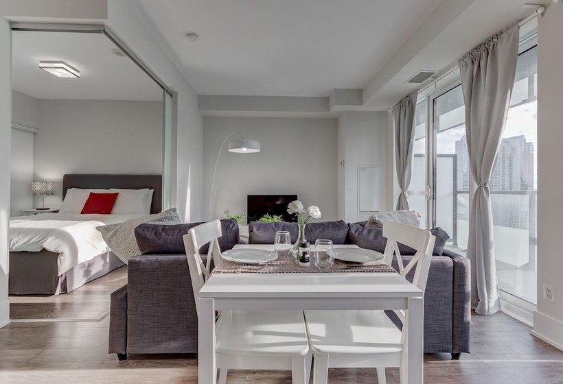 Noel Suites  John And Front St West