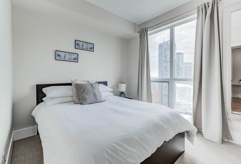 Noel Suites  John And Front St West