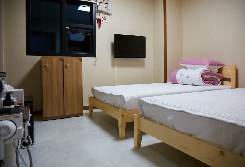 Пансион Ara & Maru Hostel