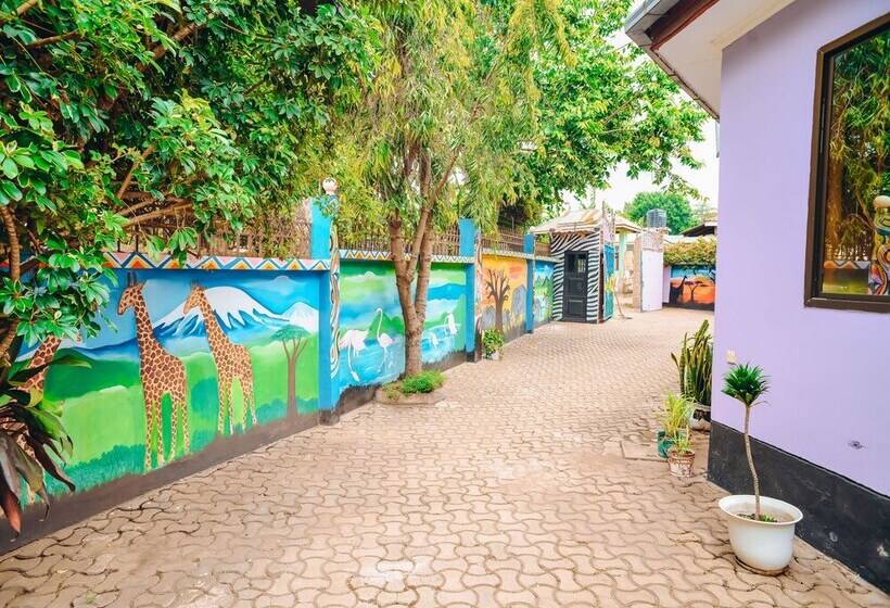 پانسیون Arusha Giraffe Lodge