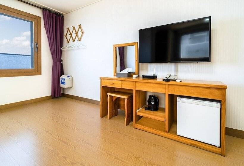 פנסיון Jeju Samda Hostel