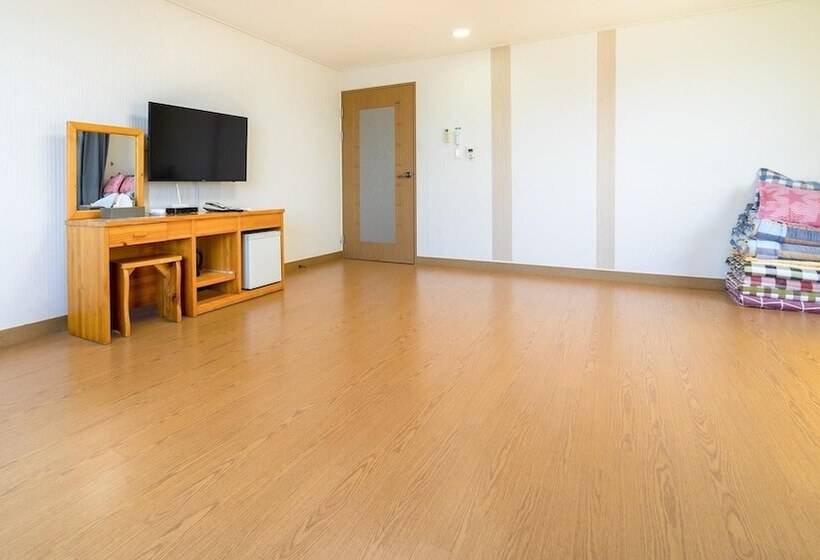 פנסיון Jeju Samda Hostel