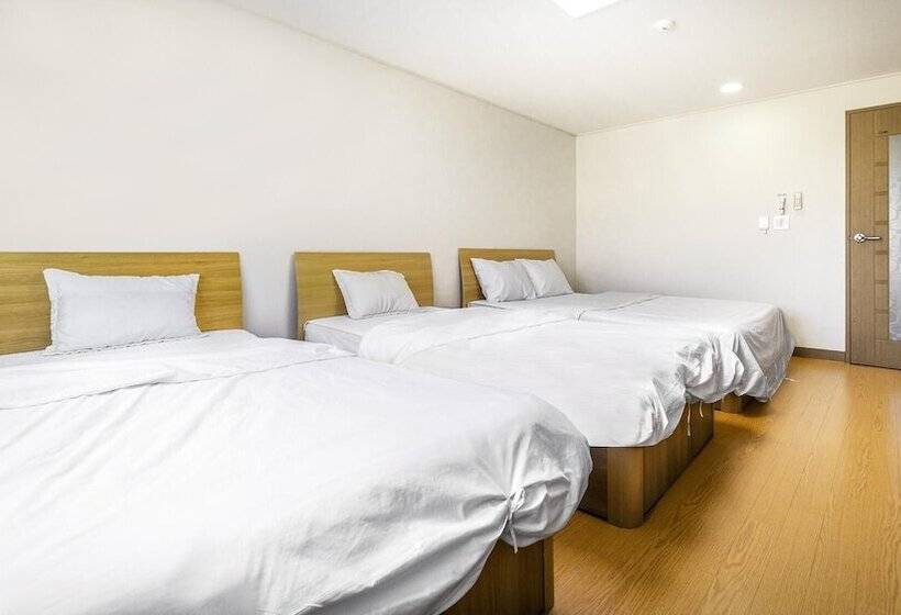 פנסיון Jeju Samda Hostel