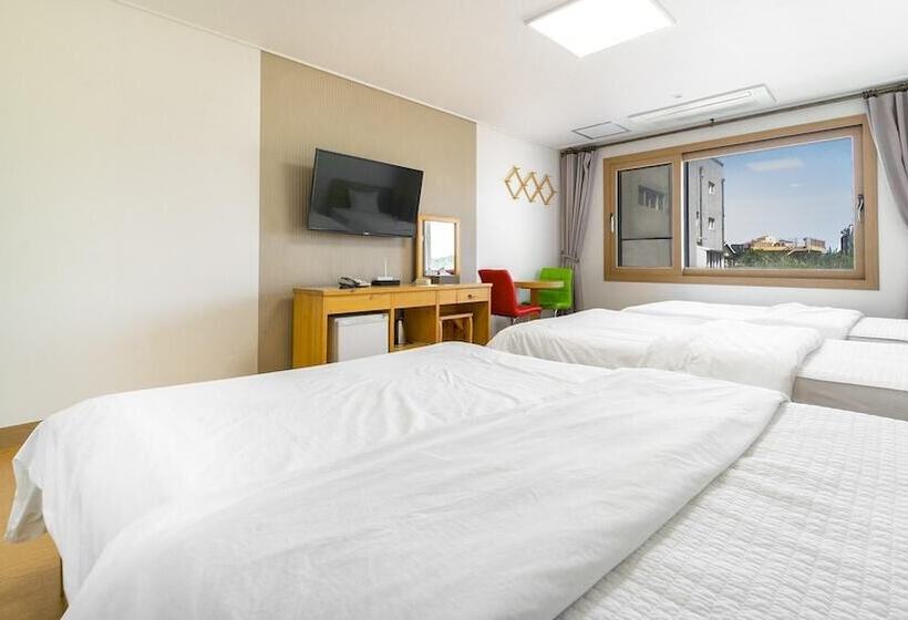 פנסיון Jeju Samda Hostel