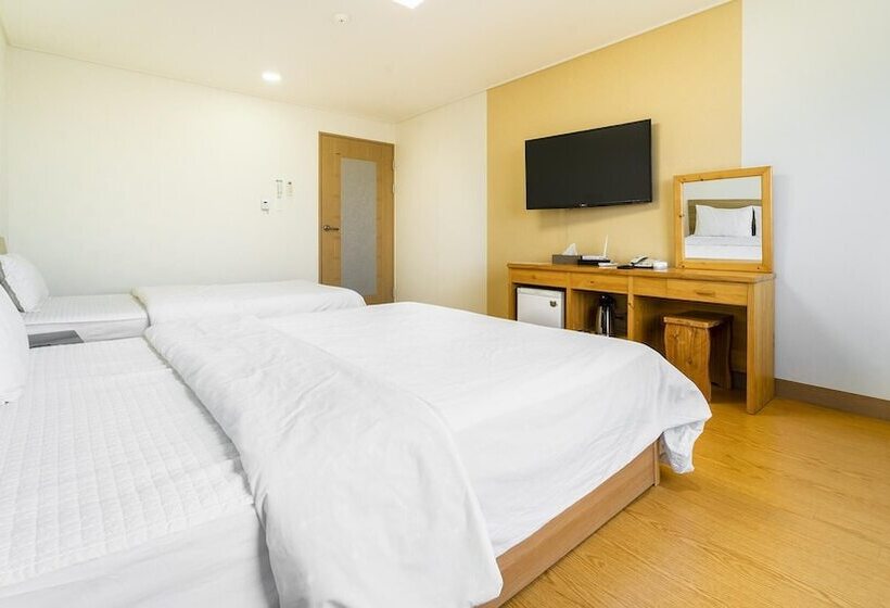 פנסיון Jeju Samda Hostel