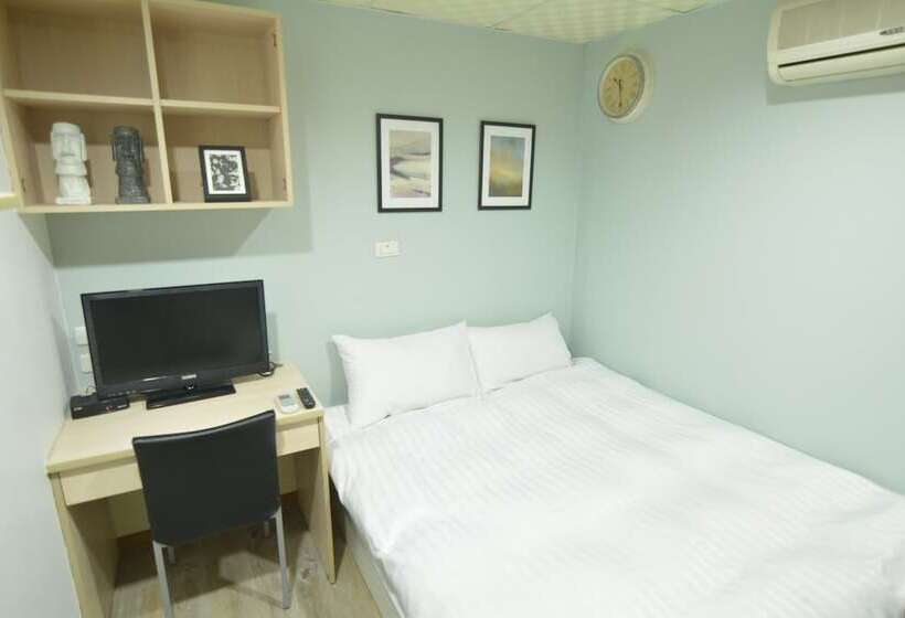 پانسیون Mambo Hostel