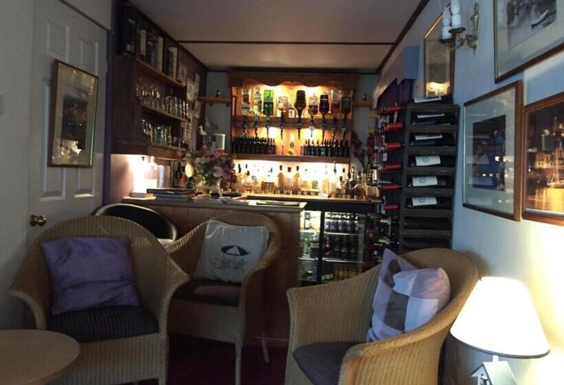 פנסיון The Old Bridge House