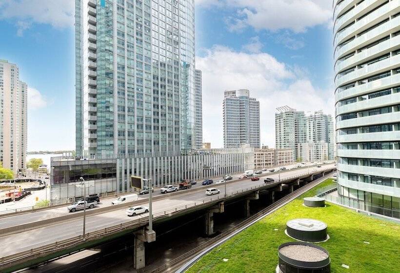Downtown Toronto Condo Near Scotiabank Arena