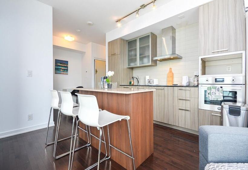 Downtown Toronto Condo Near Scotiabank Arena