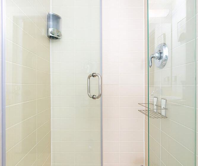 Downtown Toronto Condo Near Scotiabank Arena