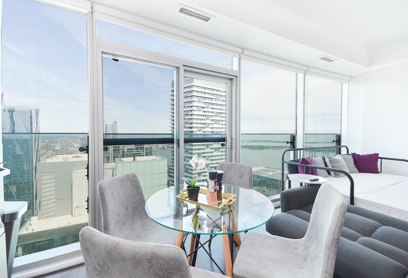 Downtown Toronto Condo Near Scotiabank Arena