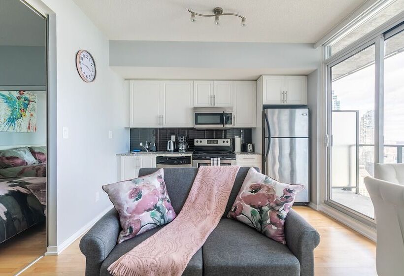 Globalstay. Maple Leaf Square