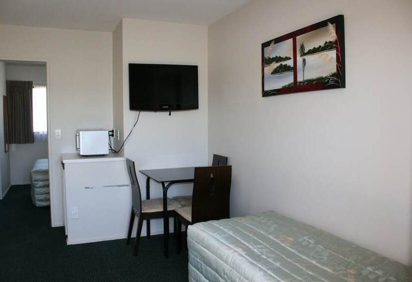 88 Wallace Court Motel