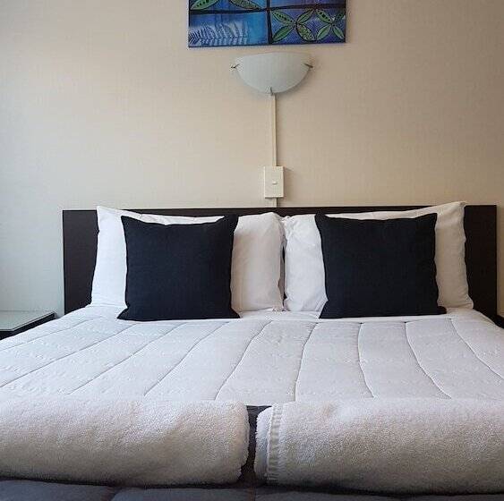 88 Wallace Court Motel