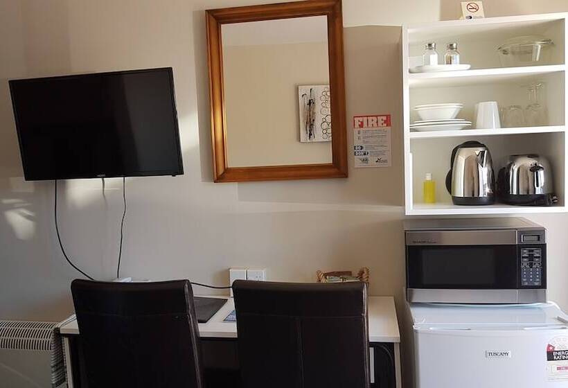 88 Wallace Court Motel