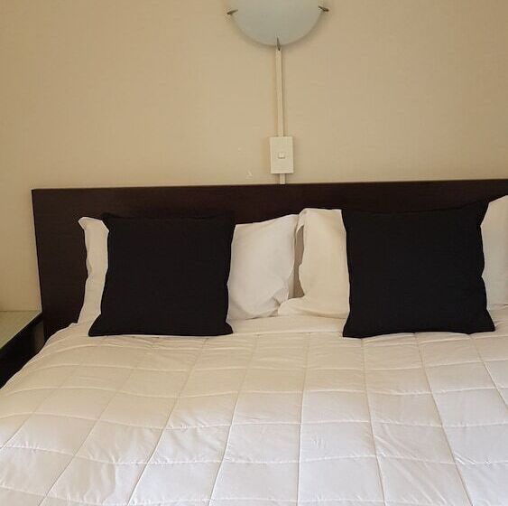 88 Wallace Court Motel