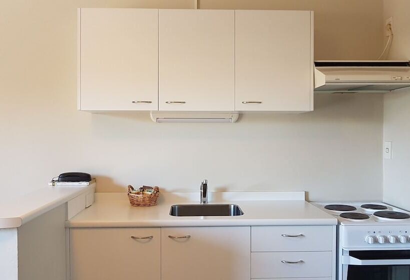 88 Wallace Court Motel