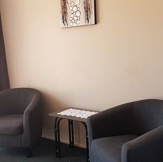 88 Wallace Court Motel