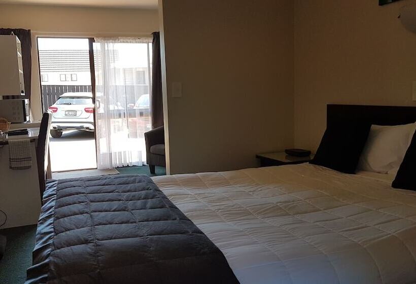 88 Wallace Court Motel