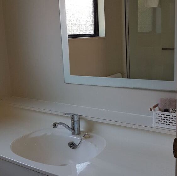 88 Wallace Court Motel