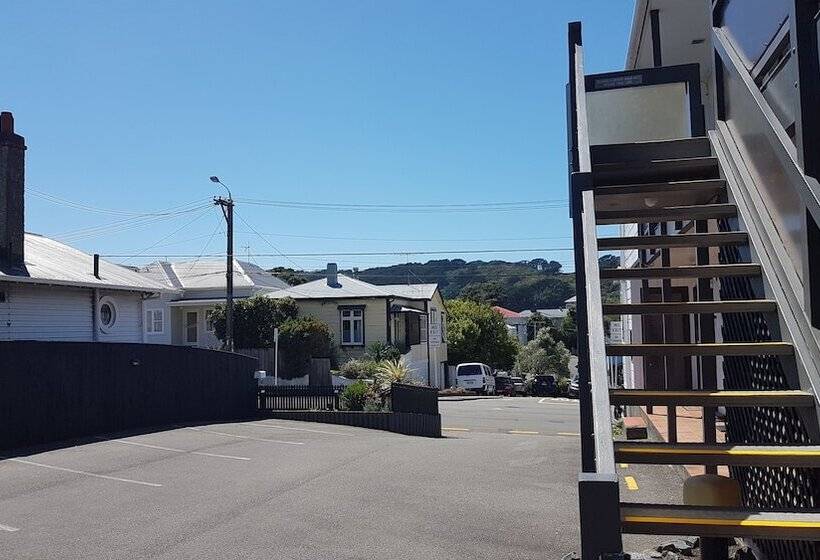 88 Wallace Court Motel