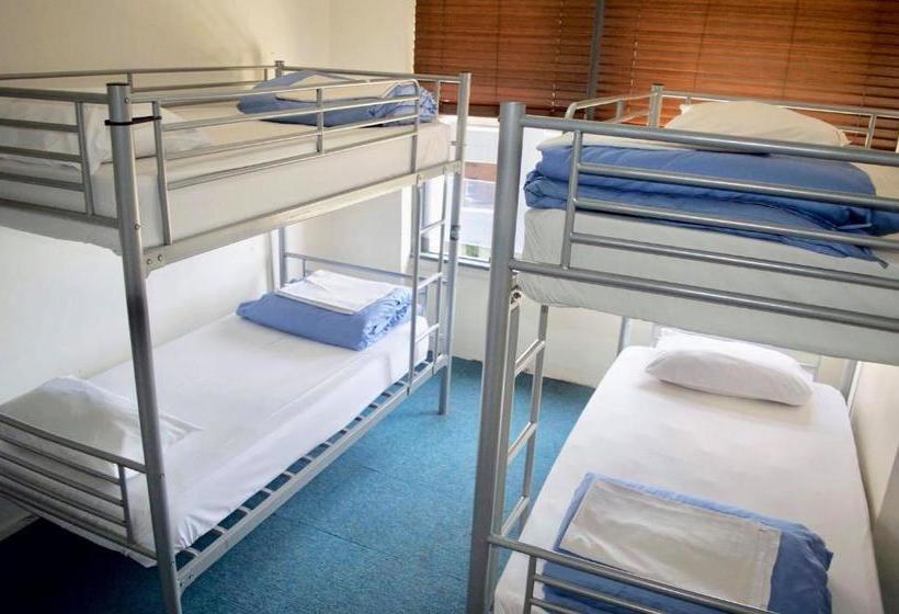 هاستل The Station Backpackers